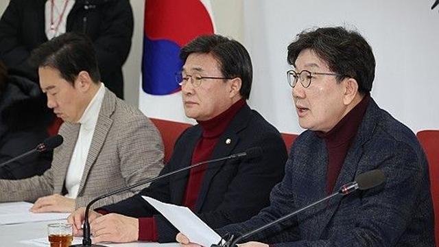 與, 李 '중도보수'에 