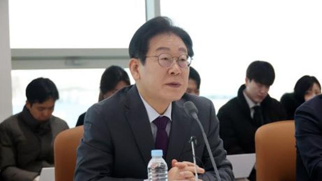 이재명, 불교계 만나고 경제 유튜브 출연