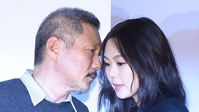 '예비아빠' 홍상수, 매니저 ♥김민희 만삭 몸 이끌고 갔는데…수상 불발 [엑's 이슈]
