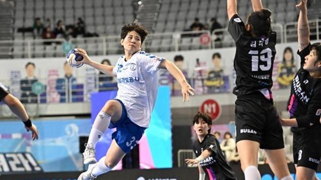경남개발공사, 김소라 8골 활약 앞세워 핸드볼 H리그 2위 도약