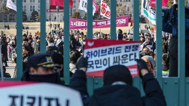 윤 대통령 탄핵 심판 최종 변론 앞두고 전국서 찬반 집회 잇따라