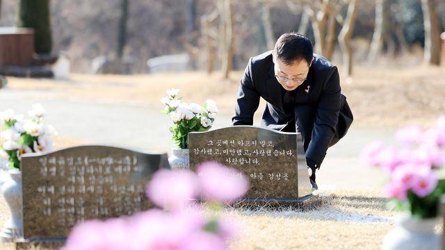 국민의힘 김상욱 “민주주의 지키는 게 보수 가치”…광주 5·18묘지에 국화 1500송이 헌화