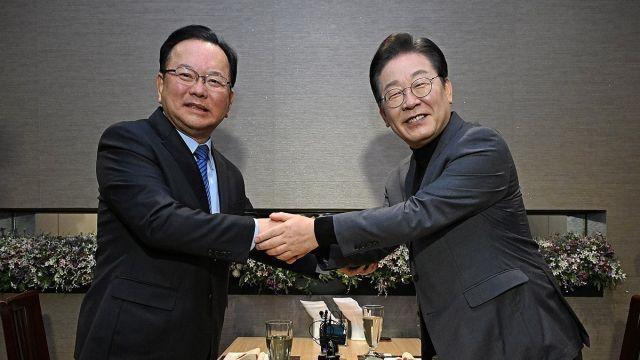 [속보] 이재명·김부겸 회동...李 “저도 책임있다”, 金 “국민통합 이뤄야”