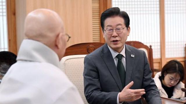 통합 행보 나선 이재명, 종교계·비명 만나 경청