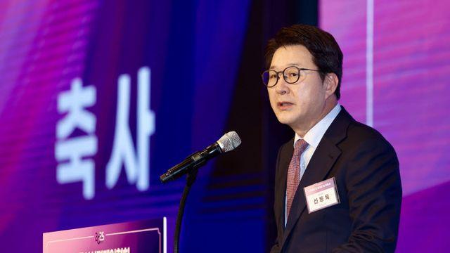 與신동욱 “尹, 헌재서 임기단축 개헌 언급 가능성 높지 않아”