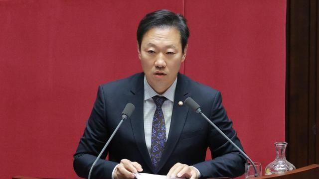 與 