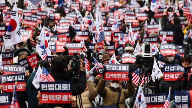 尹 최종변론에 전운 감도는 헌재…찬반 집회 신경전