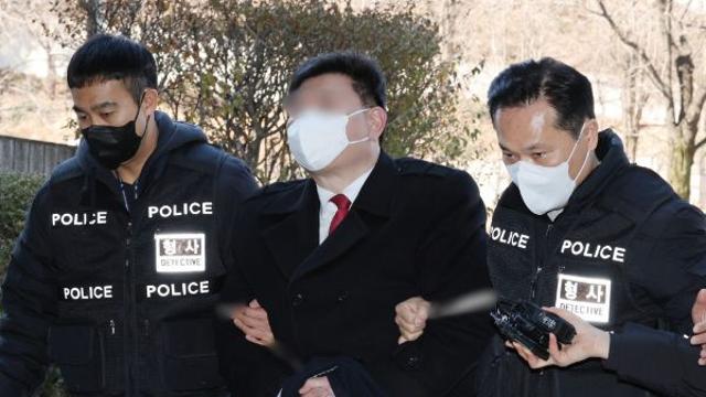 미군 출신이라던 '캡틴 아메리카' 지지자… 미국 입국기록 없어