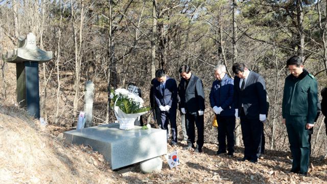 [금산군] 박범인 금산군수, 3.1절 맞이 독립유공자 이반옥이일만 지사 묘소 참배