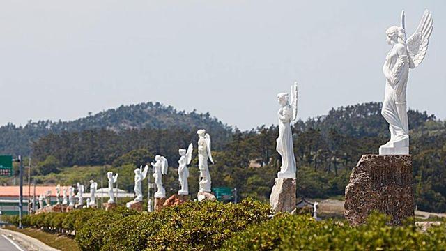 DJ 고향 신안 하의도 '천사상' 설치한 조각가...알고보니 사기꾼