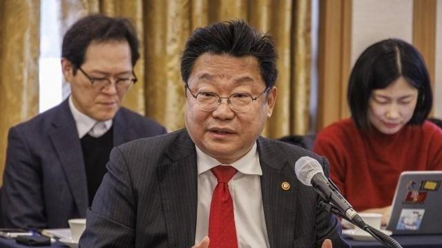 주형환 