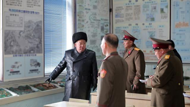김정은, 이틀 연속 군심 단속…