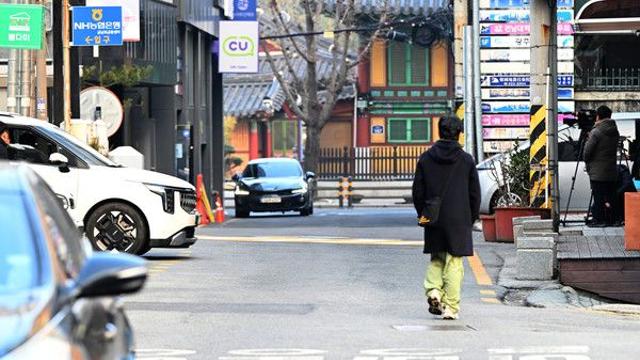 광주 도심서 경찰관 공격한 흉기 난동범, 실탄 맞고 숨져