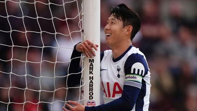 ‘손흥민 맨유 이적설 끝’ 토트넘 잔류 분위기, 포스테코글루 감독의 지지, “EPL 어떤 윙어와 비교해도 TOP 5”