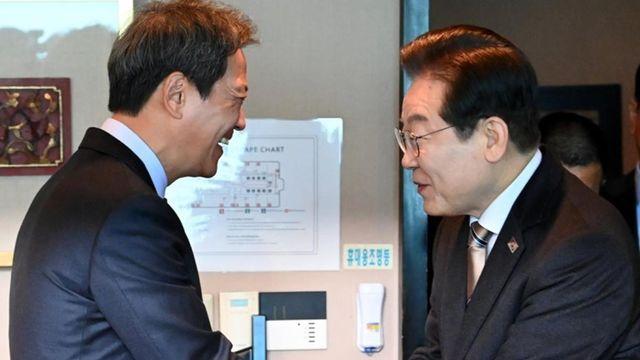 이재명 앞에 두고... 임종석 “쓴소리 많이 하고 싶다”