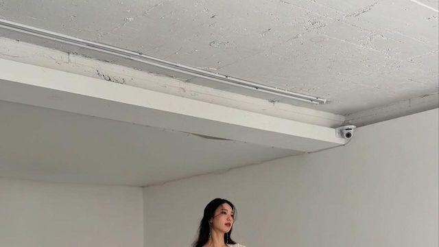 김진경, 우아함의 절정을 담은 드레스 룩…빛나는 순간