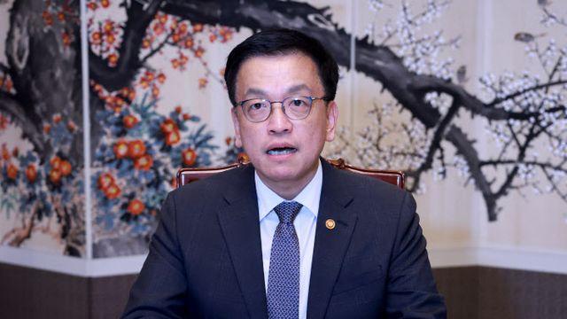 최 대행, 美재무장관과 화상면담 “관세, 한국의 경제기여 고려해달라”