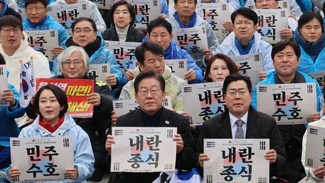 3.1절, 서울 도심 탄핵 찬반 집회에 여야 총출동