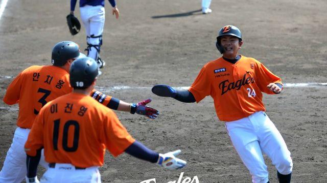 '이럴 수가' 한화, 일본 사회인팀에 고개 숙였다…오키나와 전력에 3-9 충격패 [오키나와 현장]