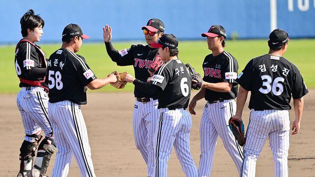 '홈런포 가동' 오지환 3타수 3안타→LG, 삼성 5-0 완파…