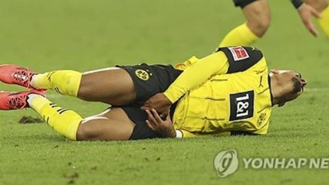 '세계축구 역대급 사건 발생' 세상에 이런 일이!…선수의 자녀가 심판 왼쪽 고환 물어뜯어 '경기 중단'