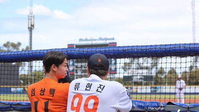 한화, 엄상백+류현진 2일 SSG전 동시 출격…시범경기 전 마지막 점검 나선다 [오키나와 현장]
