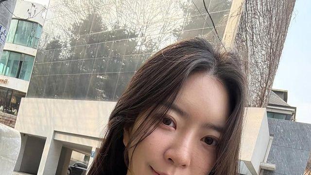 포근한 니트와 감각적인 블랙…조아영의 겨울 스타일링