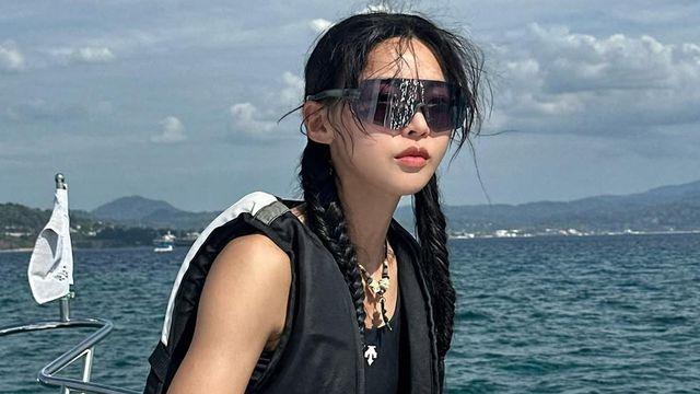 '육상계 카리나' 김민지, 바다 위의 자유…선글라스+라이프 베스트로 완성한 ‘서머 보트룩’  