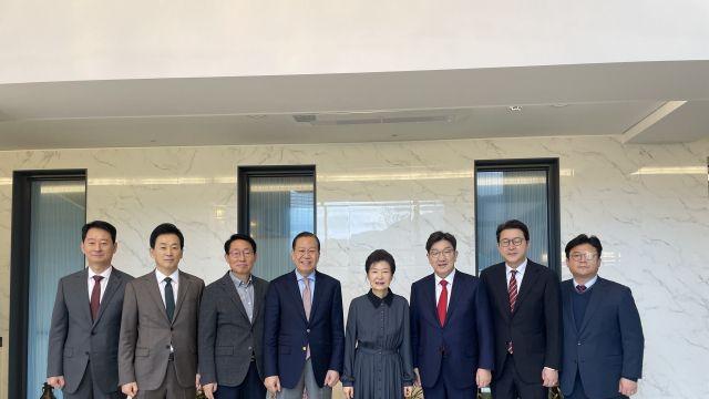 '탄핵 경험자' 박근혜, 동병상련? 