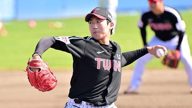 LG 1선발 도약의 해…직구 RPM 2600 '국내 최고' 손주영 향한 염갈량 기대감 [오키나와 현장]