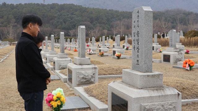 [삼일절] 아산에서 횃불 든 승일상 지사 등 후손들 대전현충원 참배 