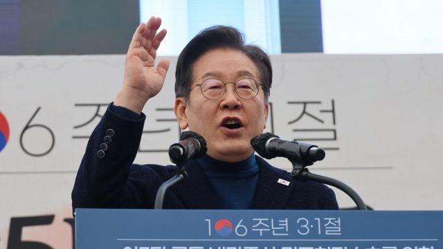 여론조사 양자대결서 지지율 과반 넘긴 이재명, 자신감 붙었나? 