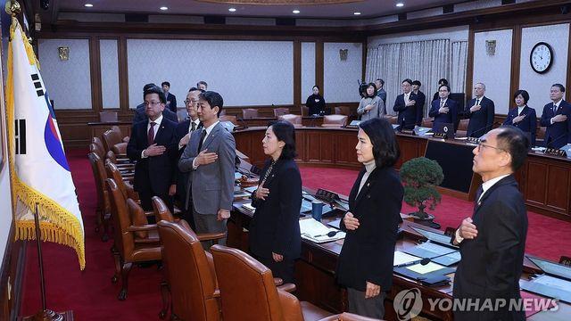 국무위원 의견 수렴한 崔대행, '마은혁 이슈' 숙고모드 무게