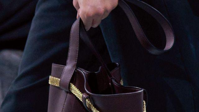 허리에 두르는 벨트 백 아니고 벨트가 달려있는 벨트 백