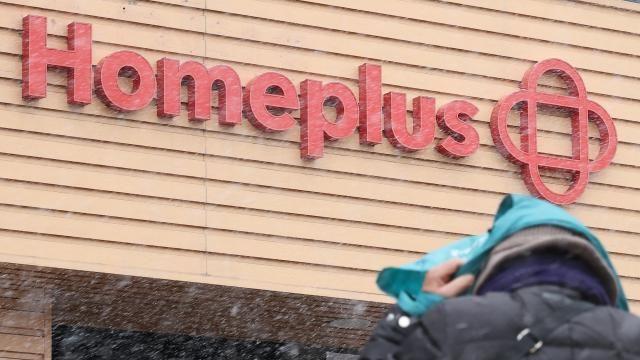 홈플러스 상품권 휴지조각 되나...CJ푸드빌·신라면세점 등 줄줄이 중단