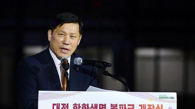 대전 신구장 축사를 밝히는 허구연 KBO 총재
