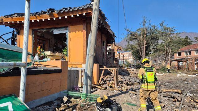 한미연합훈련 중 포천 민가에 포탄 오발…건물 수채 파손, 7명 부상 (현장 사진)