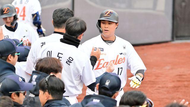 '대전 신구장' 역사적 첫 경기서 '만루포' 쾅!…비공식 1호 홈런 주인공 