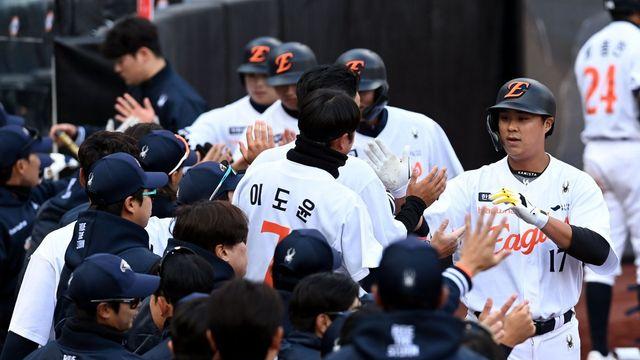 권광민, 한화생명볼파크 개장 첫 홈런포