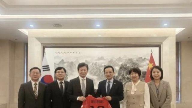 日 깜짝 놀랐다 