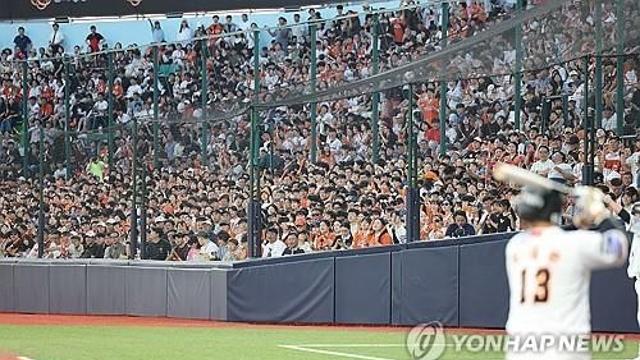 3∼5분 만에 매진…프로야구 한화 청주 시범경기 '후끈'