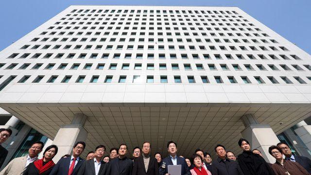 대검 몰려간 與 