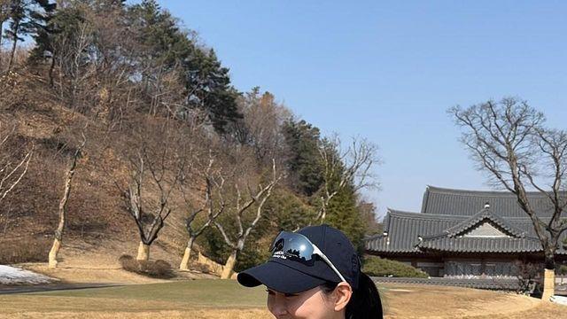 강다나, 클래식한 골프룩의 정석…세련된 그레이 스타일링  