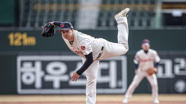 KIA 잠재운 'KKK', 롯데 새 외인 쾌투→사직이 술렁…