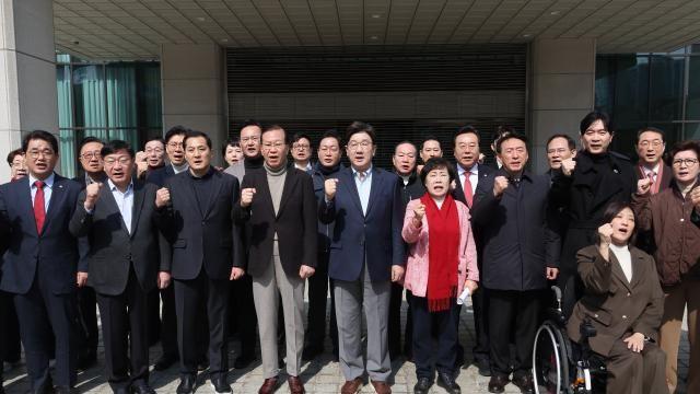 대검찰청 집결한 여야…與 