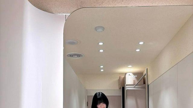 이유빈 아나운서, 블랙과 데님의 조합, 언제나 정답