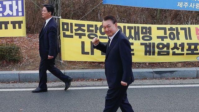 석방된 尹 밀착 경호한 김성훈…경찰 수사에 변수 되나