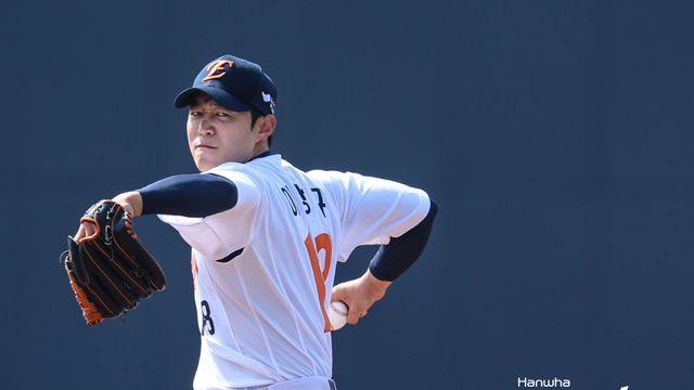 일찌감치 '문동주 자리' 낙점했는데…'2⅓이닝 4실점' 아쉬움, 김경문 감독 믿음 계속될까 [청주 라이브]