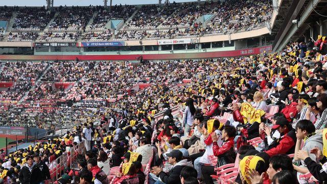 [현장리포트] 정규시즌 아닙니다…‘시범경기 개막’ 이틀간 13만7946명, 야구 인기 대폭발!