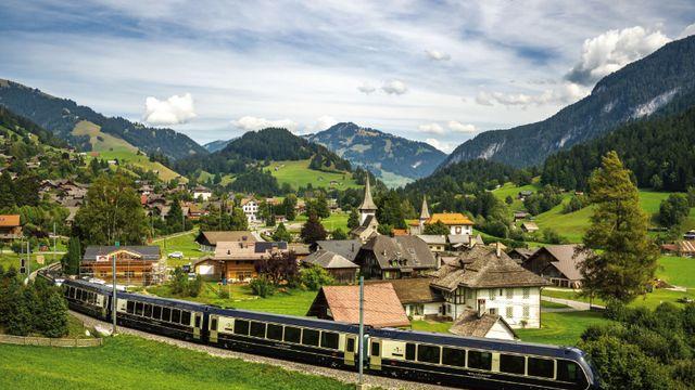 알프스 정오의 빛을 향해, 골든패스 익스프레스